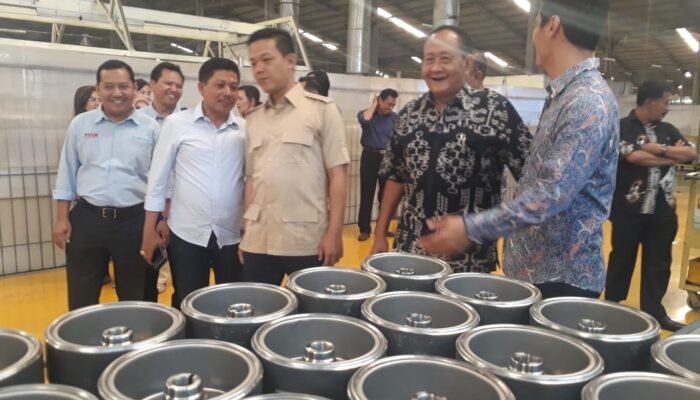Kampanyekan Produk Dalam Negeri, Sugiono Kunjungi Pabrik Viar Di Semarang