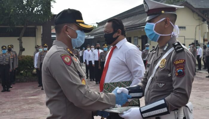 Tangkap Pencuri Emas, Dua Anggota Satlantas Demak Dapat Reward