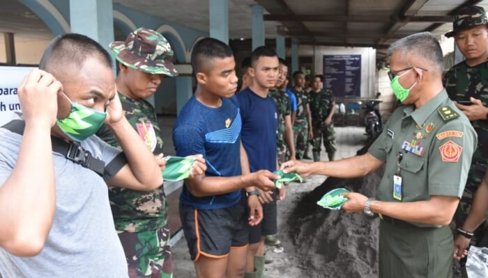 Kemenham Bagikan 10ribu Masker Untuk TNI dan Warga Rowosari