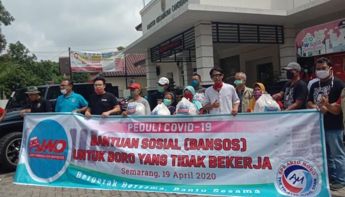 Peduli Korban PHK, JWO Jateng Bagikan Paket Sembako
