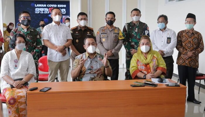 Hendi Yakinkan Warga Semarang Vaksin Covid-19 Aman dan Halal