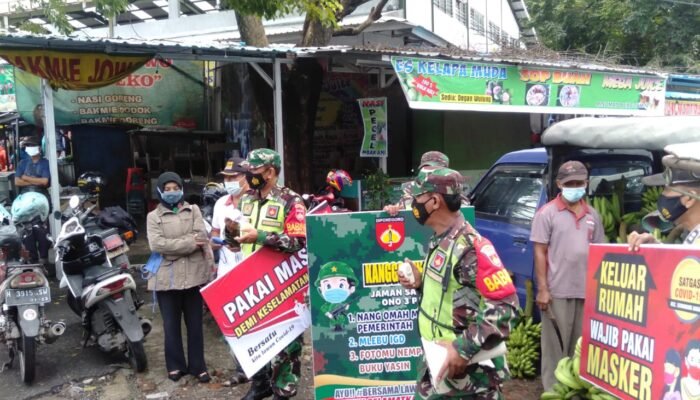 Koramil 09 Ngaliyan Terapkan Disiplin Protokoler Kesehatan Dengan Himbauan Dan Pembagian Masker
