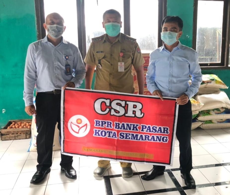 Perumda BPR Bank Pasar Kota Semarang menyalurkan bantuan berupa bahan makanan dan kebutuhan lainnya ke sejumlah lokasi bencana banjir di Semarang.