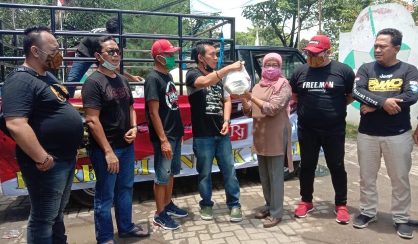 Peduli Korban Banjir Semarang, JWO Jawa Tengah Bersama Rudensia Bagikan Ratusan Paket Sembako
