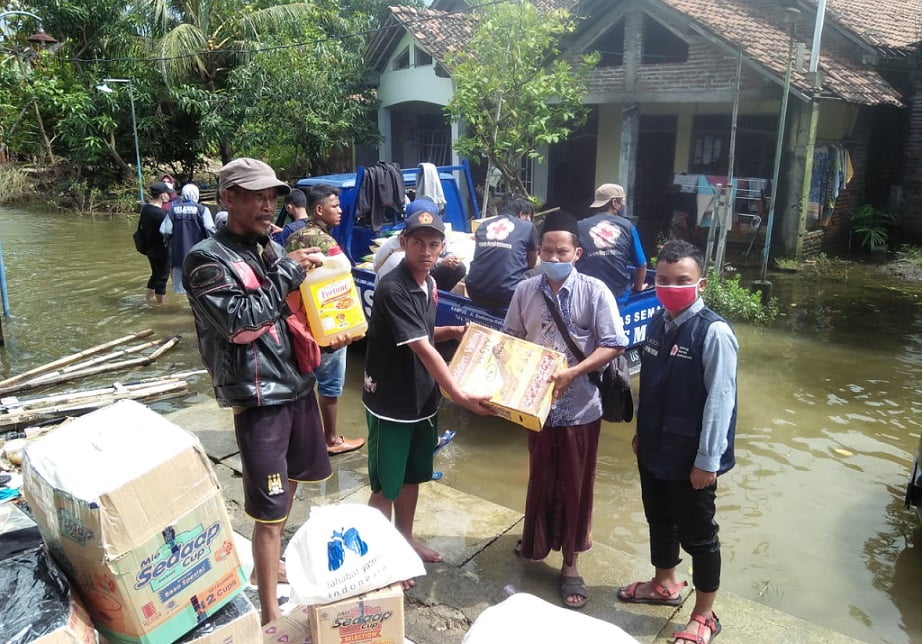 Tunjukkan Kepedulian, USM Bantu Korban Banjir Sayung