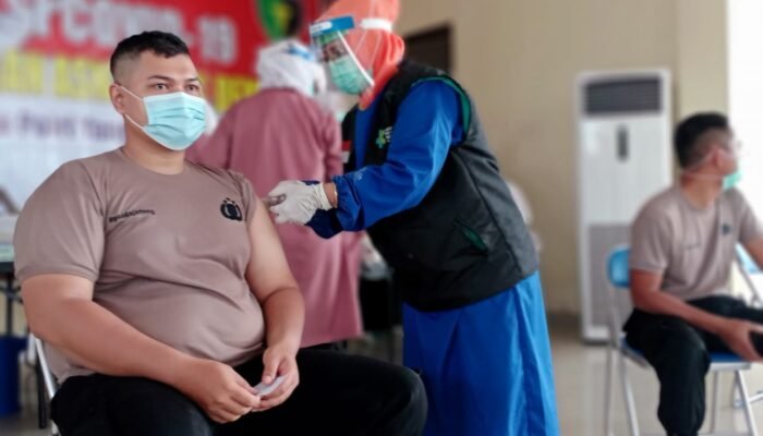 889 Personel Polres Demak Jalani Vaksinasi Covid-19