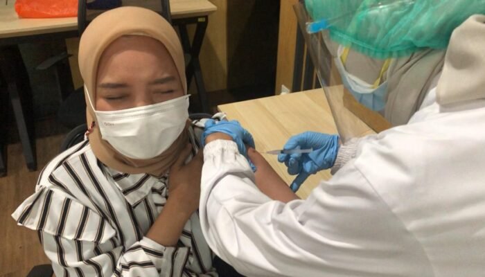 Cegah Covid-19, PT Imza Rizky Jaya Group Lakukan Vaksinasi Karyawan