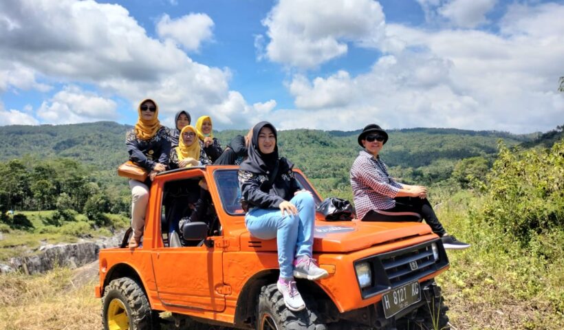 Nge-jeep Asyik di Obyek Wisata Tampomas Desa Wisata Gentansari Banjarnegara