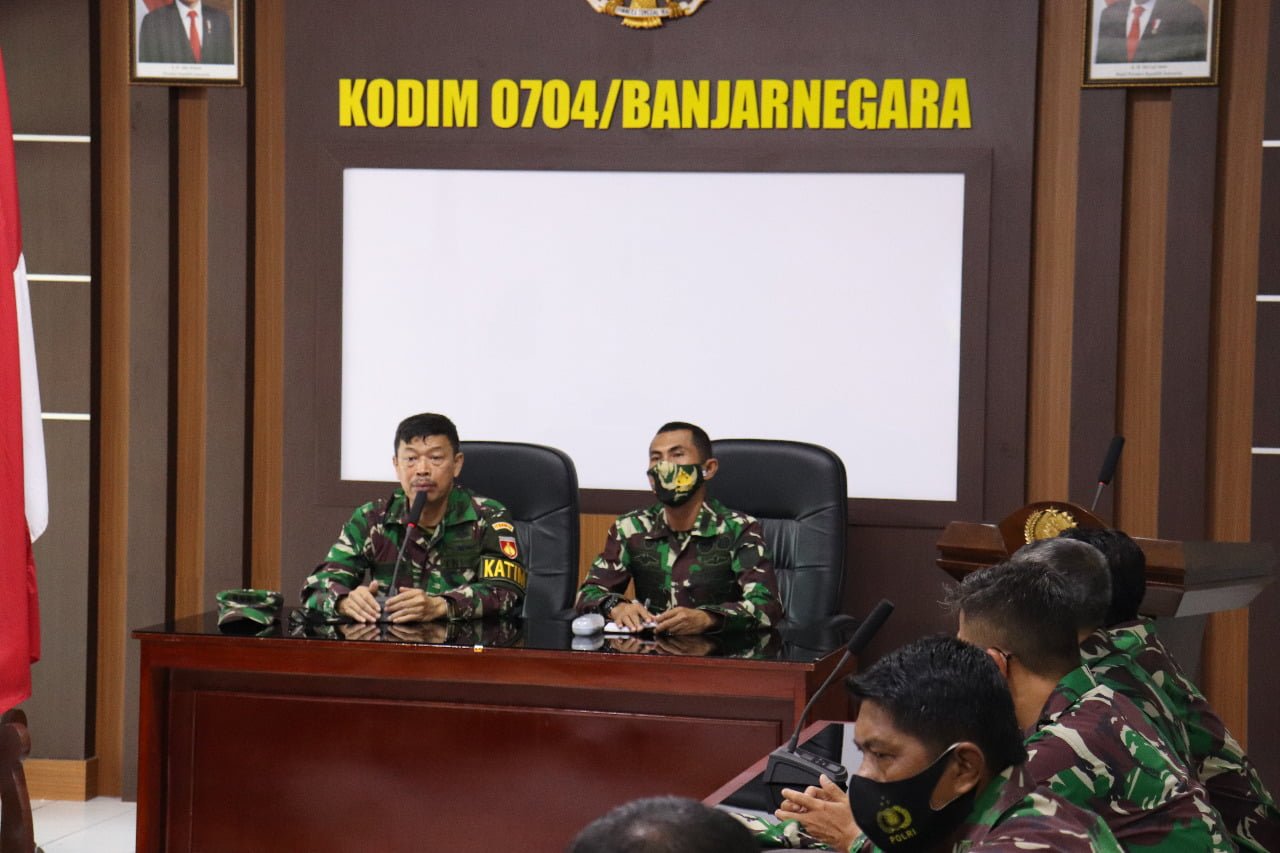 Dandim 0704/Banjarnegara Letkol Inf Sujeidi Faisal,S.T., M.Han beserta perwira staf menerima kunjungan Tim Pengawasan dan Pemeriksaan