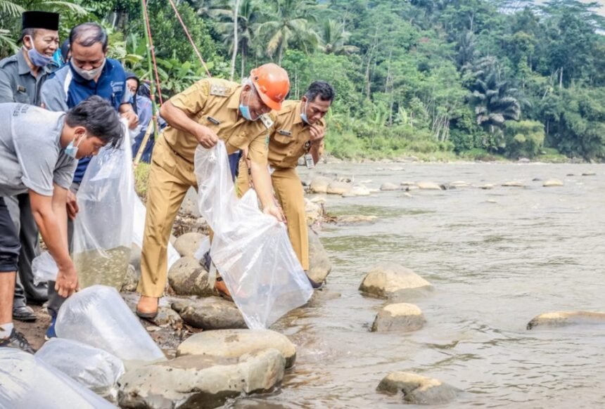 Memperingati 24 Tahun, ESMEGA Gelar Aksi Peduli Lingkungan