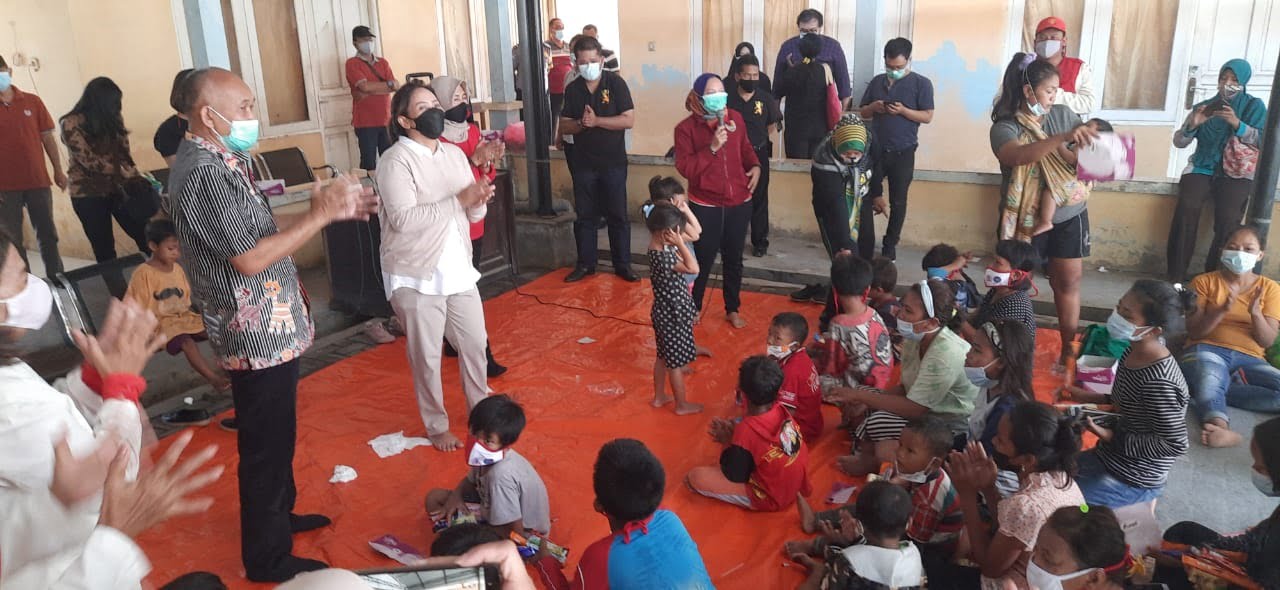 Kunjungi Warga Pondok Boro, Tia Hendi Minta Keberlangsungan Pendidikan Anak-Anak Diperhatikan