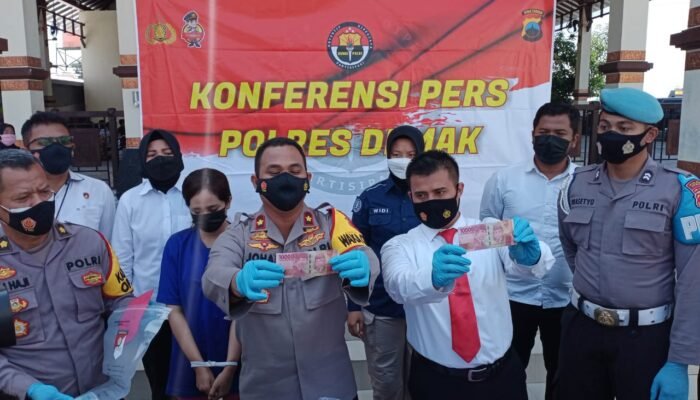 Diteriaki, Penjual Upal Ditangkap Di Pasar  Guntur