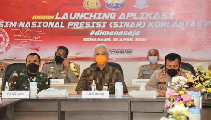 Kapolda Jateng Kenalkan Aplikasi SIM Nasional Presisi (Sinar) Pada Masyarakat Jateng, Kini Pembuatan dan Perpanjangan SIM Bisa Online