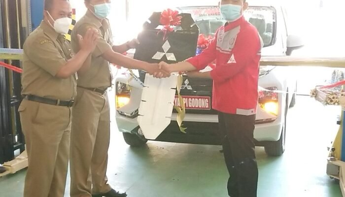 Mitsubishi Berikan CSR 8 Unit Mobil Xpander, Salah Satunya di SMK Yatpi Godong
