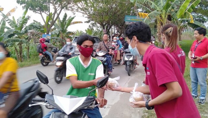 Sambil Bagikan Takjil Gratis, PT. Newgraha Sang Juara Perkenalkan The Rumina Tembalang