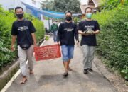 Kurangi Sampah Plastik, Pembagian Daging Kurban Di Ajibarang Gunakan Daun Jati