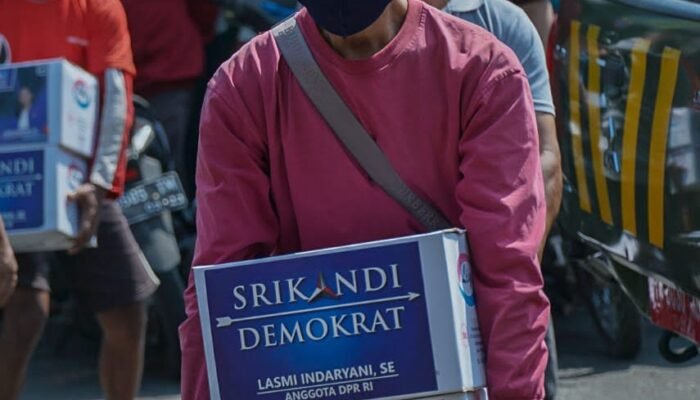 Srikandi Demokrat Banjarnegara Bagikan Ribuan Paket Bansos, Lasmi: Kita Ingin Ringankan Beban Masyarakat Terdampak PPKM
