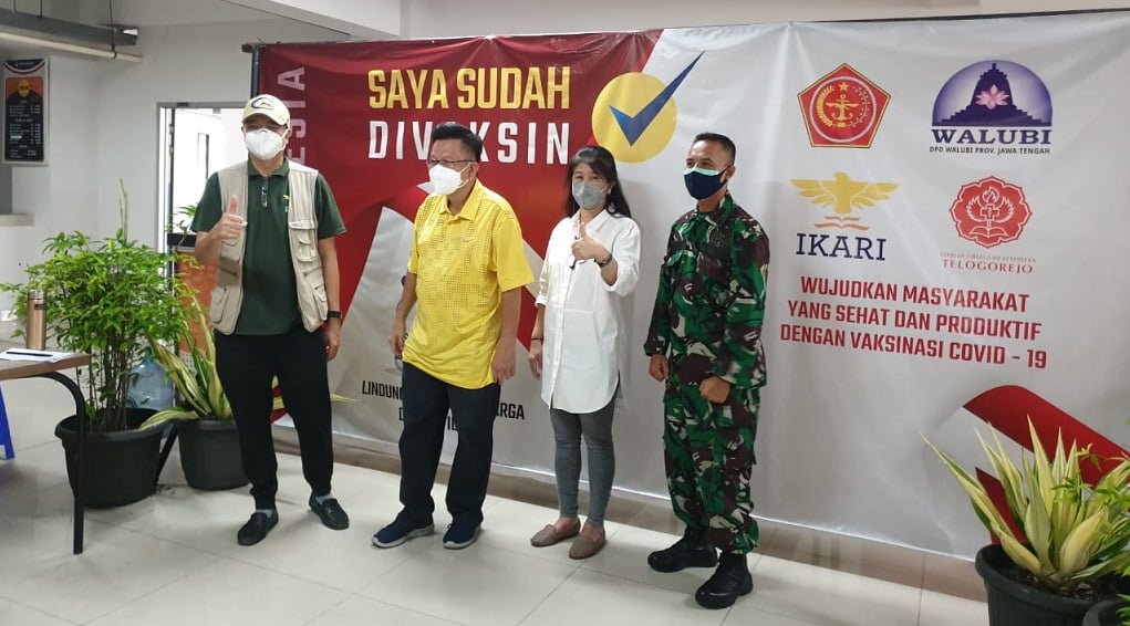 Walubi, TNI dan IKARI Mengadakan Vaksinasi di SMA Karangturi Semarang
