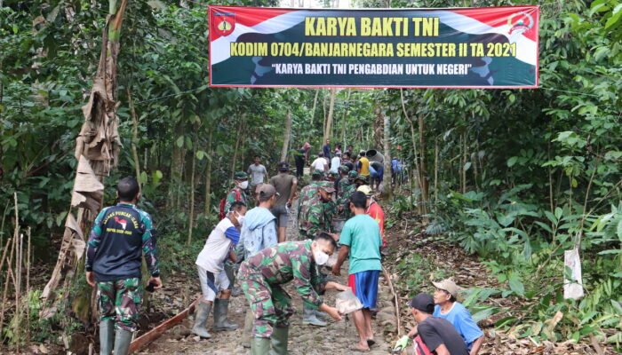 Pengecoran Jalan Kodim Banjarnegara Gelar Karya Bakti
