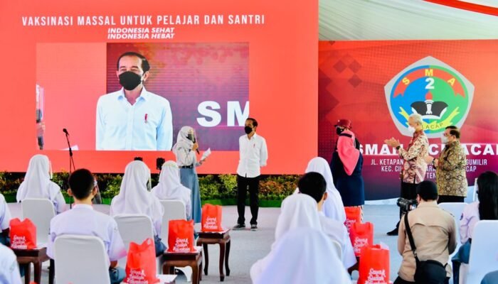 Presiden Tinjau Vaksinasi Bagi Pelajar di Cilacap