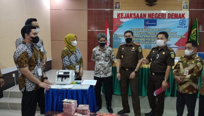 Kejari Demak Eksekusi Barang Bukti Korupsi Dana Desa Gemulak
