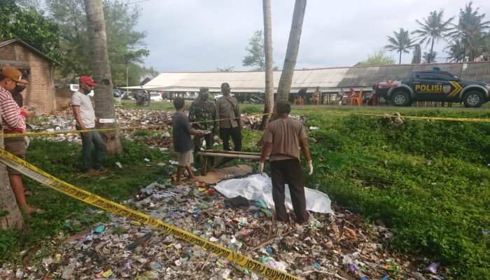Sesosok Mayat Perempuan Tanpa Identitas, Ditemukan Warga Tergeletak Diatas Tempat Sampah