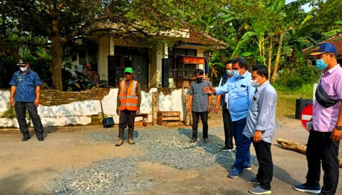 Perbaikan Jalan Aspal Desa Klampok – Kalimandi Ditinjau Langsung oleh Tim Satker/TA PUPR Jateng