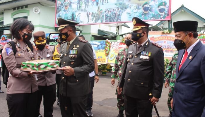 HUT TNI Ke-76, Anggota Polres Cilacap Tiba-tiba Datangi Markas Kodim 0703/Cilacap
