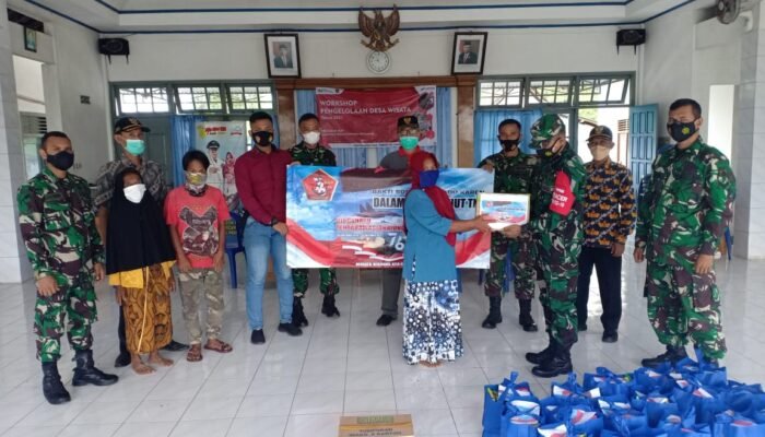 Anggota TNI Desa Karangrena Gelar Bakti Sosial Dalam Rangka HUT TNI ke 76