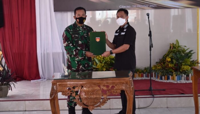 Resmi Ditutup, Hasil TMMD Sky III Wringinharjo Diserahkan Dandim Ke Pemda Cilacap