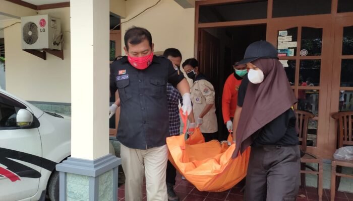 Pramuka Peduli Banyumas Bantu Evakuasi Jenazah Orang Meninggal