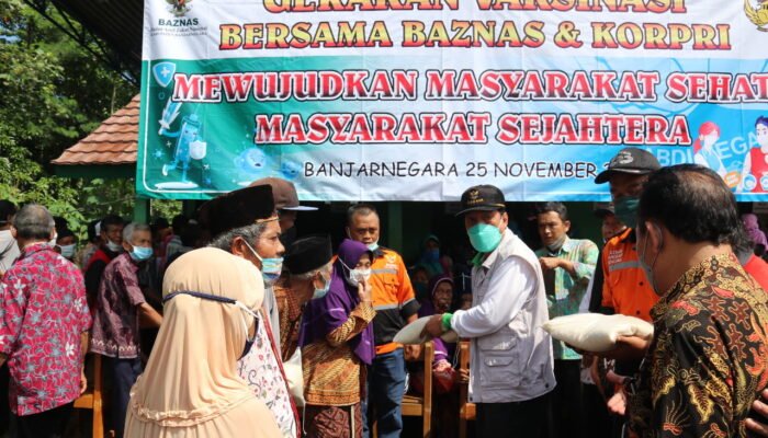 Gerakan Vaksinasi Bersama Baznas dan Korpri Layani 700 Warga Gumelem