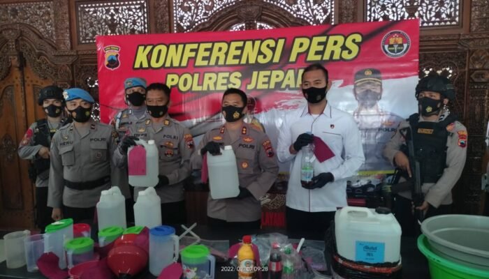 Sembilan Peminum Tewas, Penjual Miras Oplosan di Jepara Ditangkap