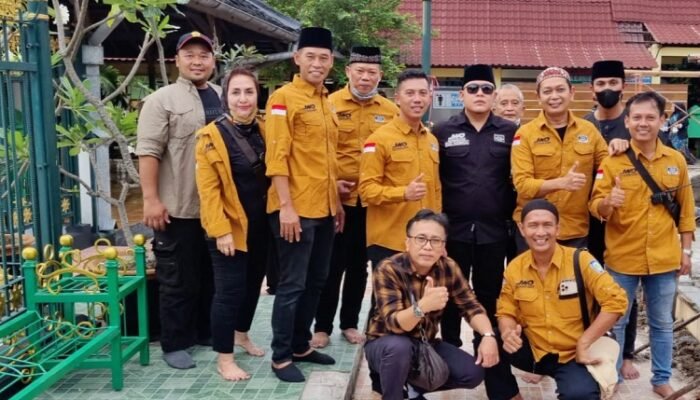 Bersama Hipmi Jateng, JWO Santuni Anak Yatim dan Ziarah ke Makam Masjid Agung Demak