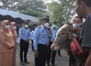 Idul Adha Momen Kepedulian, Kemenkumham Jateng Bagi Daging di Kota Semarang