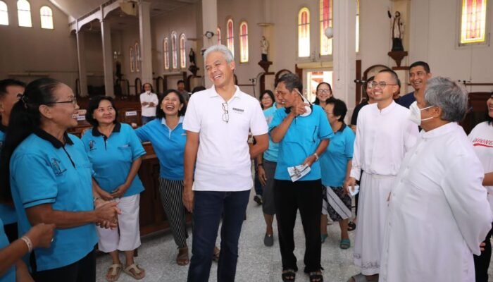 Gubernur Jateng Ganjar Pranowo Cek Paskah di Gereja Santo Antonius; Sudah Siap, Kita Doakan Lancar