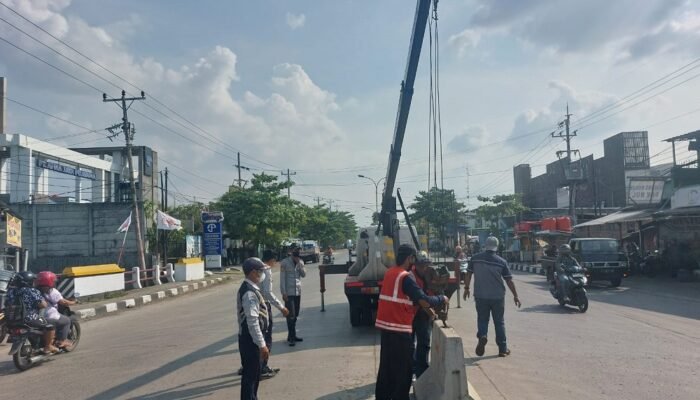 U-Turn di Jalan Kaligawe Ditutup, Pemilik Toko Oleh-oleh Diminta Sediakan Lahan Parkir Alternatif