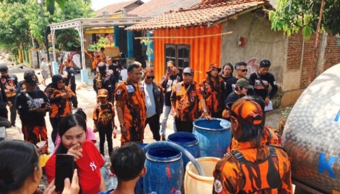Bantu Warga Terdampak Kekeringan, Pemuda Pancasila Kota Semarang Salurkan Bantuan Air Bersih