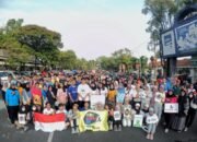 Relawan World Cleanup Day Ajak Pengunjung CFD di Semarang Pilah Sampah