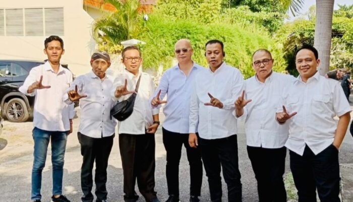 Bertemu Jokowi di Solo, Relawan Arus Bawah Jokowi Siap Menangkan Ahmad Luthfi dan Taj Yasin di Pilgub Jateng