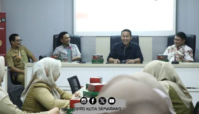 Ketua DPRD Kota Semarang : Perahu Ponton Jadi Solusi Efektif Bersihkan Sampah Sungai