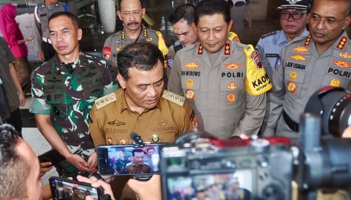 Ini Himbauan Gubernur Jateng Ahmad Luthfi Bagi Kendaraan Sumbu 3 Saat Mudik