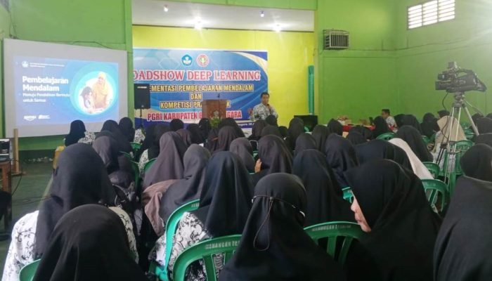 PGRI Banjarnegara Gelar Roadshow Deep Learning di SMPN 1 Karangkobar, Dorong Pembelajaran Bermakna di Kelas