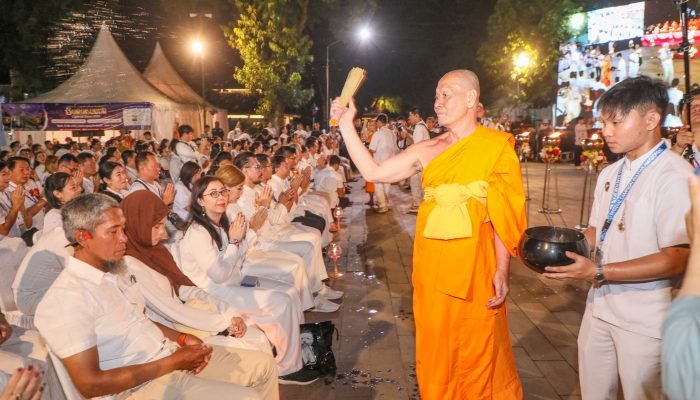 Simbol Harapan Perdamaian Dunia Bersama 2.569 Lampion, Perayaan Waisak 2025 di Borobudur