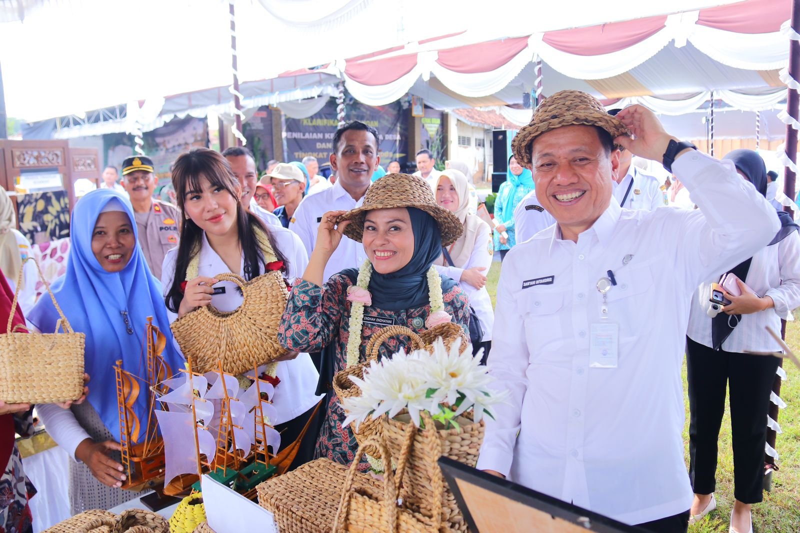 Bupati Kudus Sam'ani Intakoris saat lomba desa